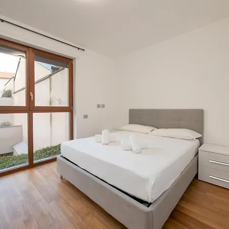 Luxury - Muratori 9 * Milan